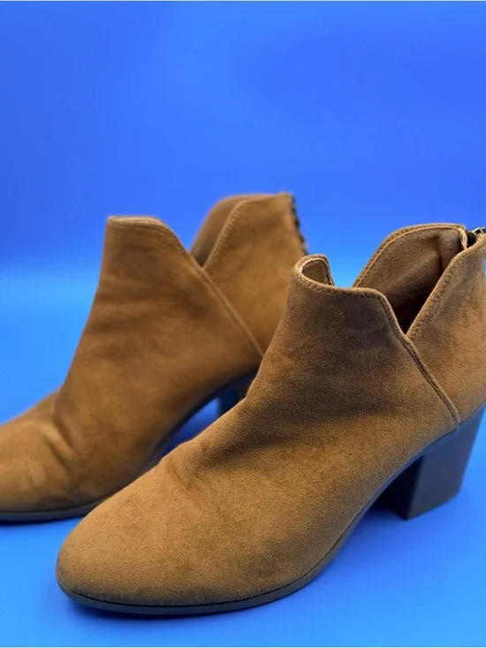 Forever 21 Faux Suede V-Cut Ankle Booties-Womens Size 8 - Picture 11 of 11